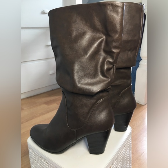 Esprit Oliana Slouchy Boots - Picture 2 of 11